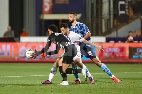 خطأ فادح من عواد.. إبراهيم عادل يضع بيراميدز في المقدمة أمام الزمالك (فيديو)